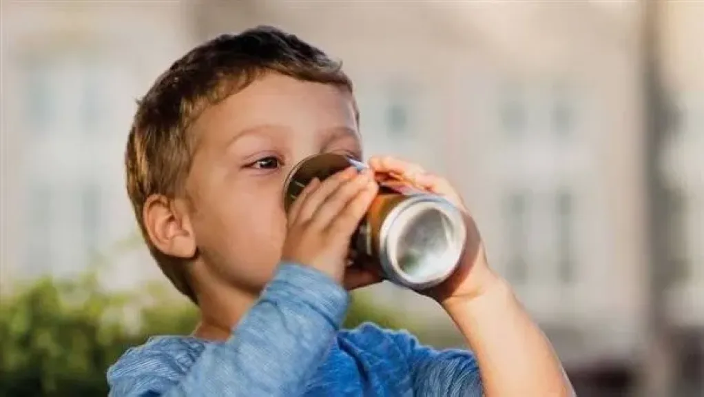 مخاطر وأضرار مشروبات الطاقة على طلبة المدارس