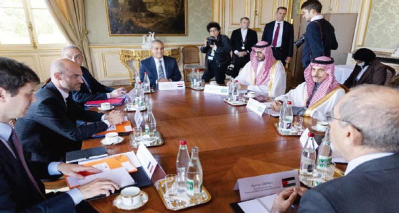 اللجنة الوزارية العربية تبحث مع وزير خارجية فرنسا  الجهود الدولية لإنهاء الحرب فى غزة