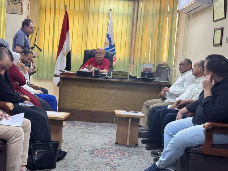اجتماع موسع لمتابعة أعمال مكافحة العدوى بوحدات حياة كريمة في قنا