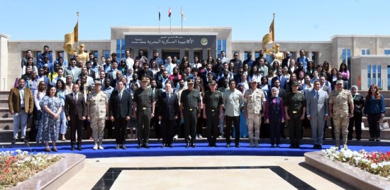 القوات المسلحة تنظم زيارات ميدانية لوفد من الشباب المصري والأجنبي لعدد من المنشآت العسكرية