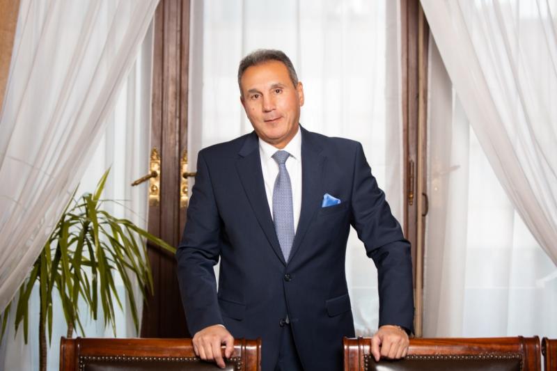 البنك الأهلي المصري يخفض عائد الشهادات البلاتينية ويوقف الدولارية بعائد الجنيه