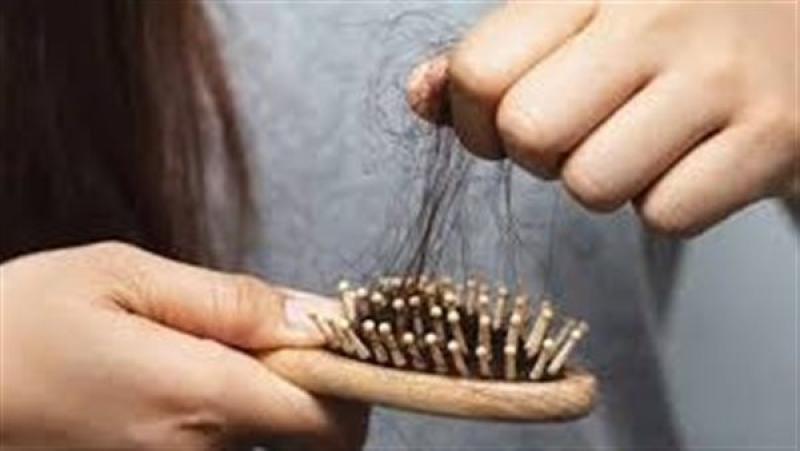 أسباب تساقط الشعر.. وأفضل طرق العلاج