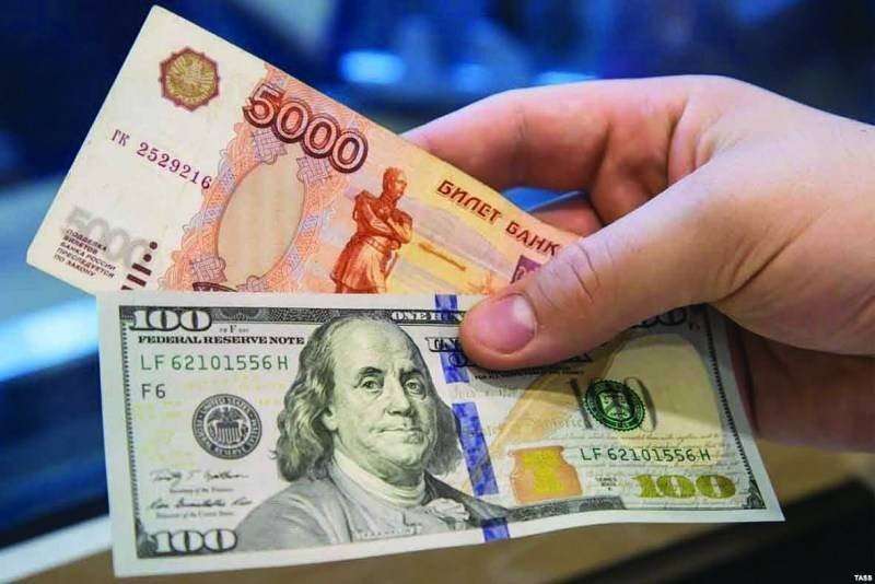 تراجع اليوان الصيني أمام الدولار في تعاملات اليوم