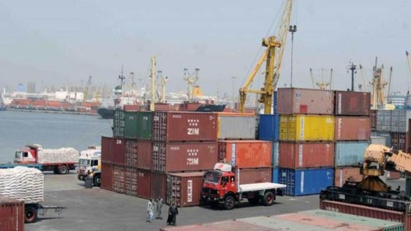 تداول 11 ألف طن بضائع و632 شاحنة بموانئ البحر الأحمر
