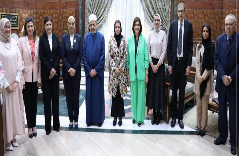 رئيسة القومي للمرأة تبحث التعاون مع شيخ الأزهر الشريف في مجالات تمكين النساء