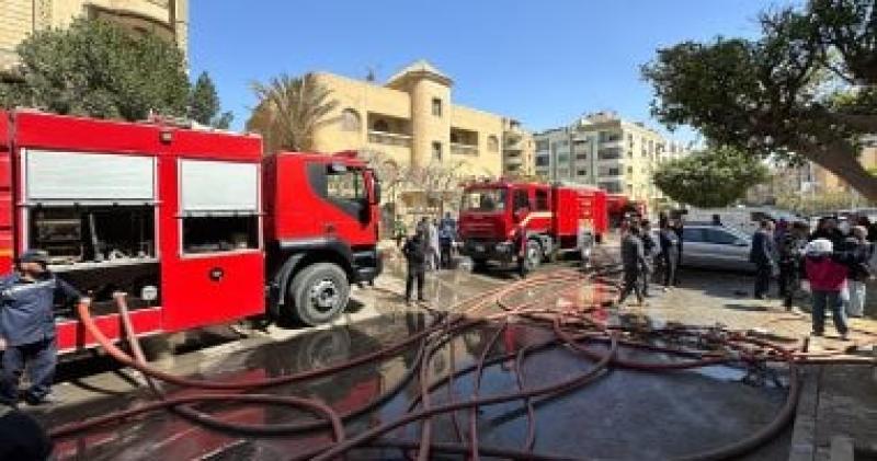 إخماد حريق داخل مخزن كرتون بمنطقة الهرم