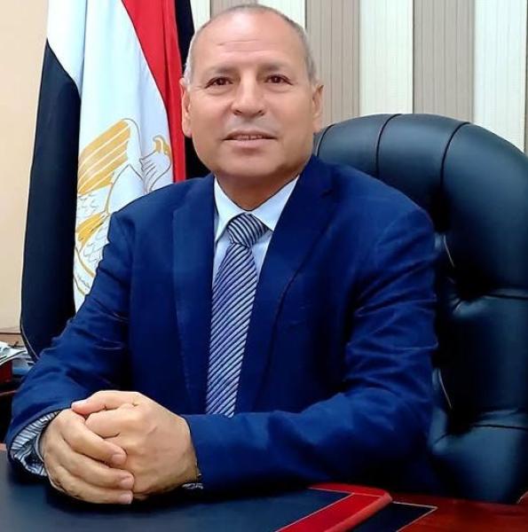 محافظ القاهرة يهنئ أوائل الدبلومات الفنية