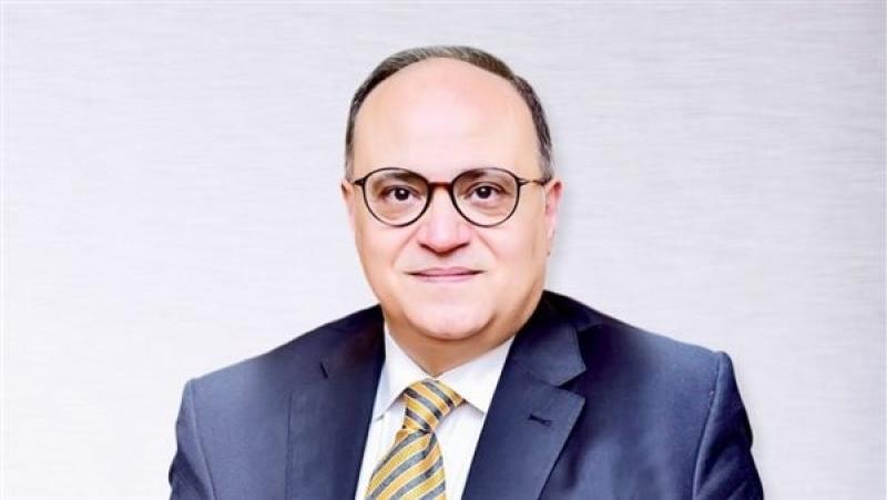 رئيس هيئة الدواء المصرية يعقد اجتماعًا مع ممثلي شركات توزيع الأدوية