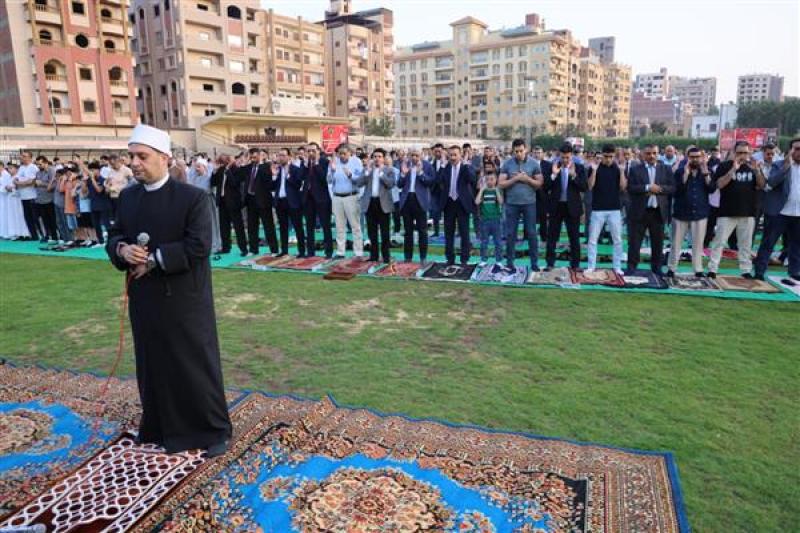 محافظ المنوفية يؤدي شعائر صلاة عيد الأضحى بساحة نادي جمهورية شبين الكوم