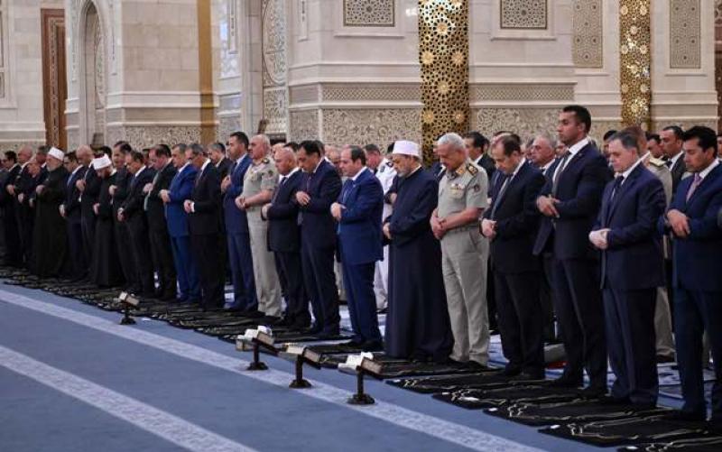 المتحدث الرئاسي ينشر صور أداء الرئيس السيسي صلاة عيد الأضحى المبارك بمسجد مصر بالعاصمة الإدارية