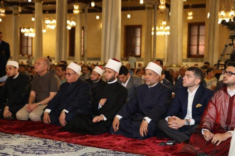 وزير الأوقاف يشهد صلاة الجمعة بمسجد سيدنا الإمام الحسين بالقاهرة