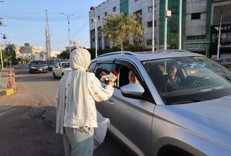 ورود وكروت تهنئة باسم الرئيس السيسي توزع على المواطنين في كفر الشيخ احتفالا بعيد الأضحى