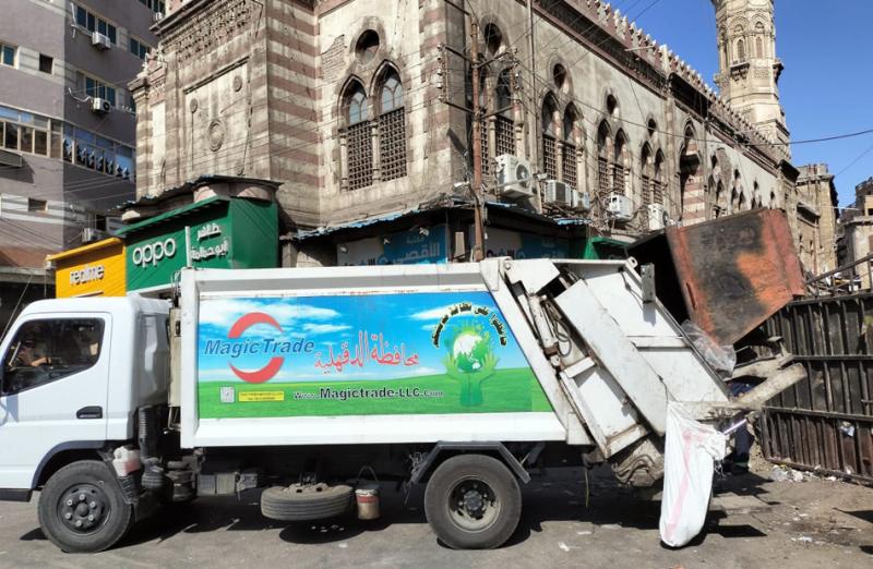 محافظ الدقهلية يتابع أعمال منظومة النظافة في المنصورة وطلخا خلال عيد الأضحى