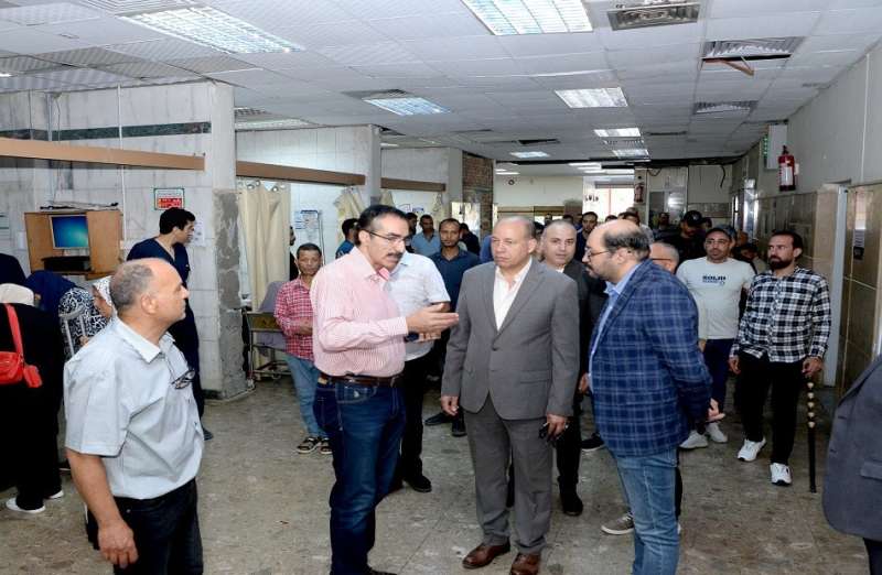 رئيس جامعة المنصورة يتفقد مستوى الخدمات الطبية بالمستشفيات الجامعية.. صور