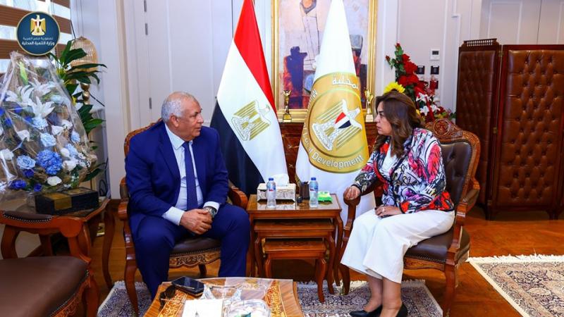 وزيرة التنمية المحلية تتابع الموقف التنفيذي للمشروعات التنموية والخدمية بالوادي الجديد