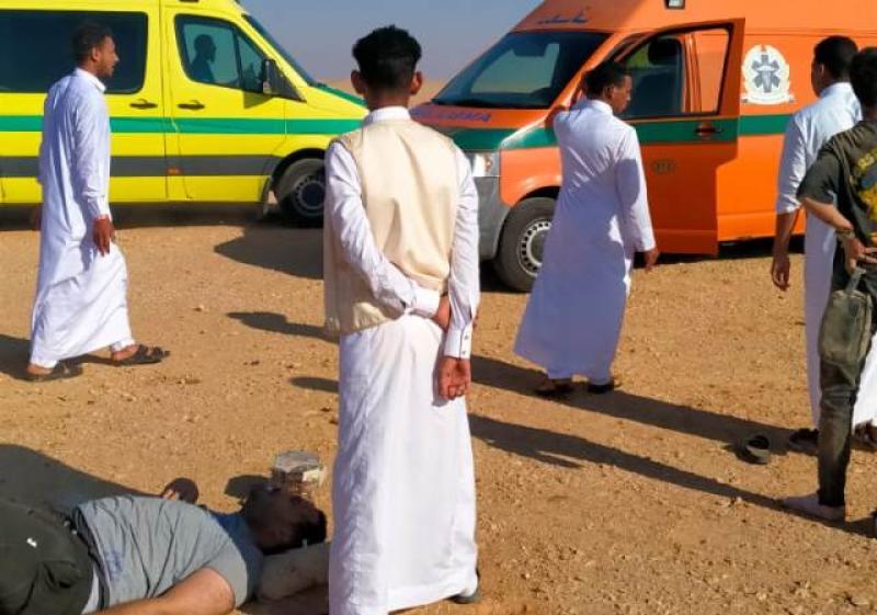 مصرع شخص وإصابة 4 آخرين في حادث انقلاب سيارة ملاكي بطريق سيوة