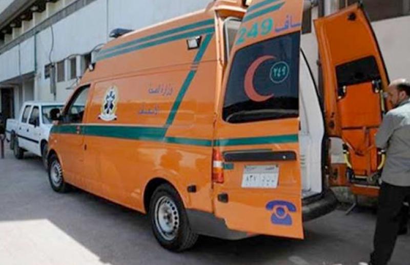 إصابة شخص صدمته سيارة أثناء عبوره لطريق الفيوم الصحراوي
