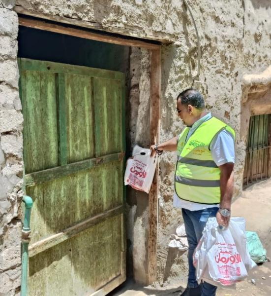 الانتهاء من توزيع لحوم الأضاحي في عدة مناطق بكفر الشيخ