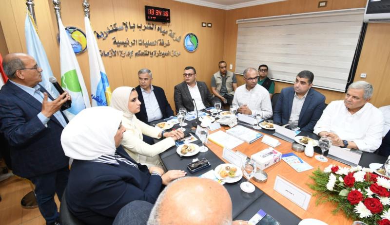 وزير الإسكان ومحافظ الإسكندرية يتابعان سير العمل بمنظومتي المياه والصرف الصحي