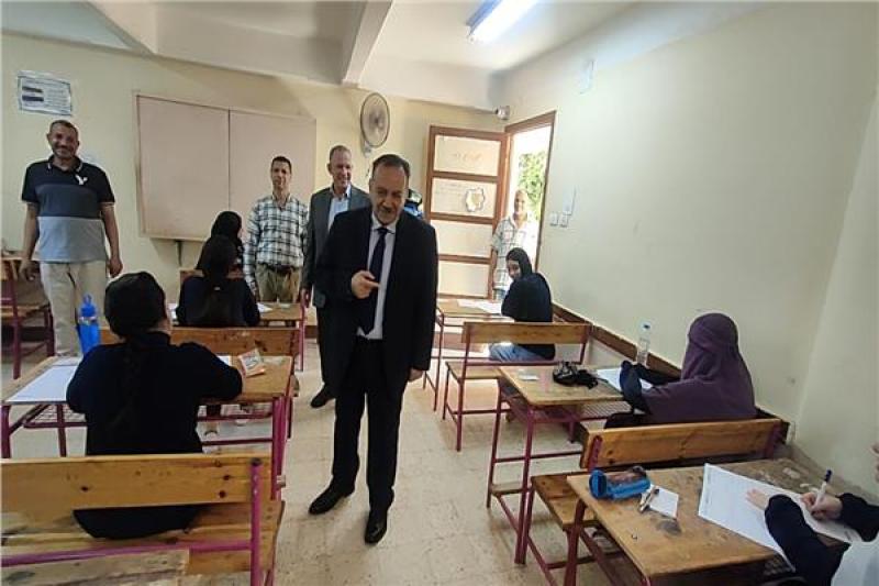 محافظ أسيوط: غرفة عمليات على مدار الساعة لتأمين ومتابعة امتحانات الثانوية العامة