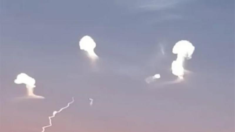 خبير بيئة ومناخ يكشف سر تشكل سحب مضيئة في سماء مصر