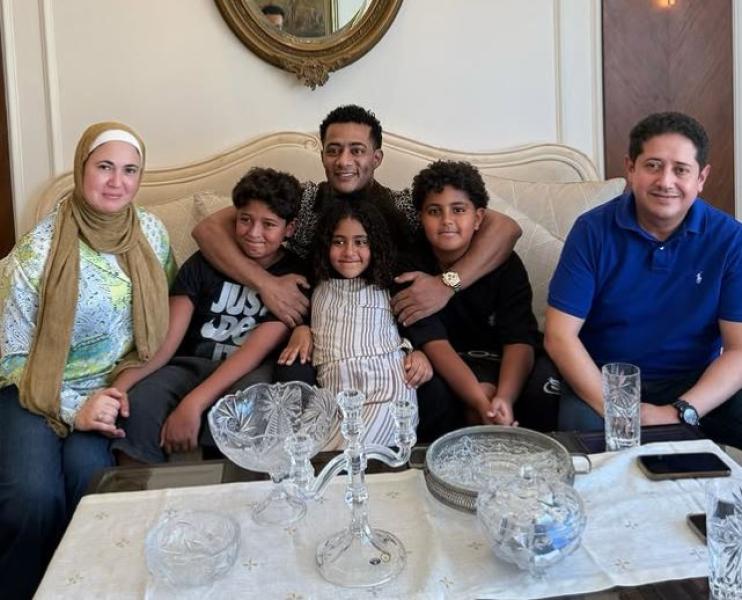 محمد رمضان يُعلن تصالح نجله مع صديقه: كسبت أخ وأخت.. والصلح تم في أجواء عائلية