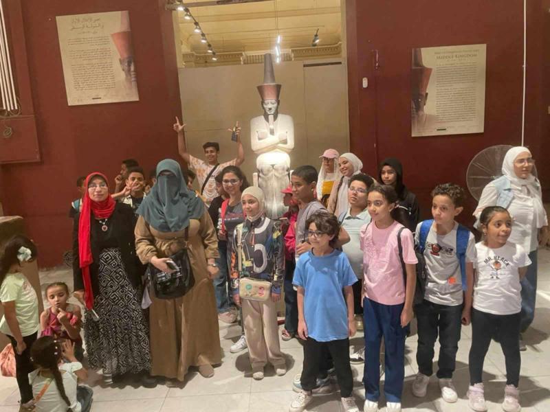 أتوبيس الفن الجميل ينظم جولة ثقافية لأطفال مكتبة حلوان بالمتحف المصري