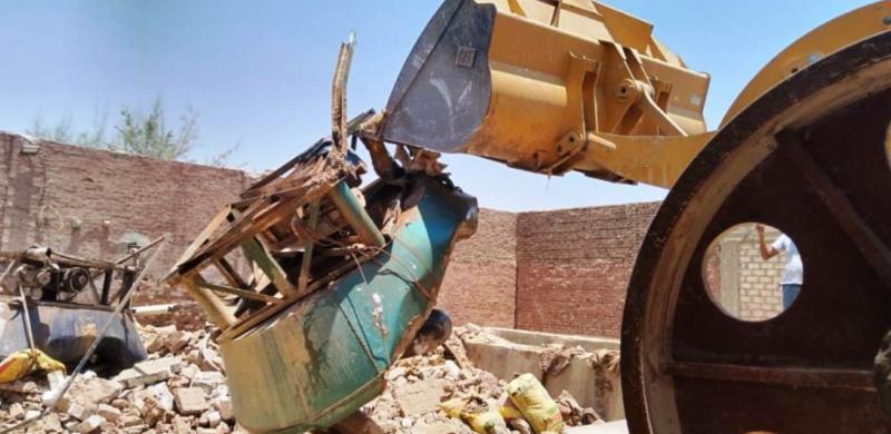 إزالة طواحين وكسارات للذهب مخالفة ببعض مدن أسوان