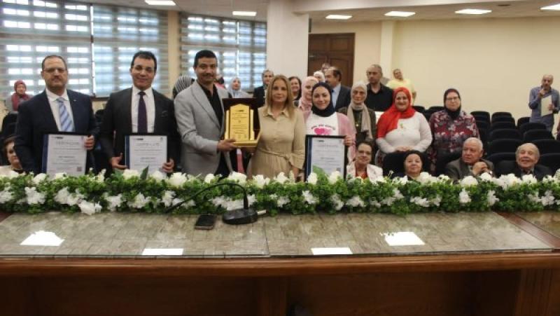 كلية الآداب جامعة عين شمس تحصل على ثلاث شهادات أيزو دولية معتمدة