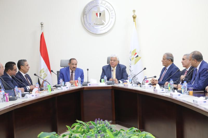 وزير التعليم العالي يترأس أعمال اللجنة العليا لاختيار عمداء المعاهد العليا.. صور