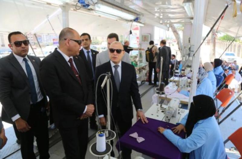 وزير العمل ومحافظ كفر الشيخ يتفقدان الوحدة المتنقلة للتدريب المهني لتنمية مهارات الشباب