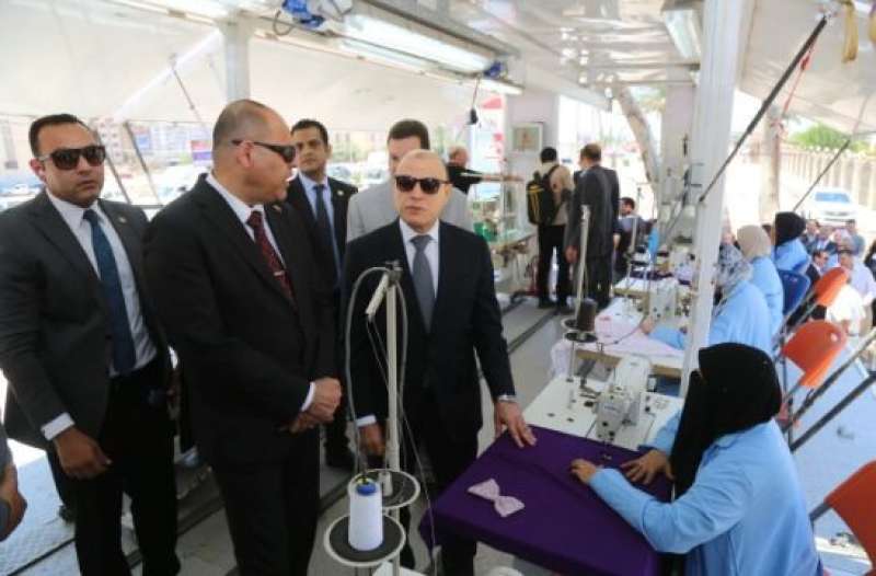 وزير العمل ومحافظ كفر الشيخ يتفقدان الوحدة المتنقلة للتدريب المهني لتنمية مهارات الشباب