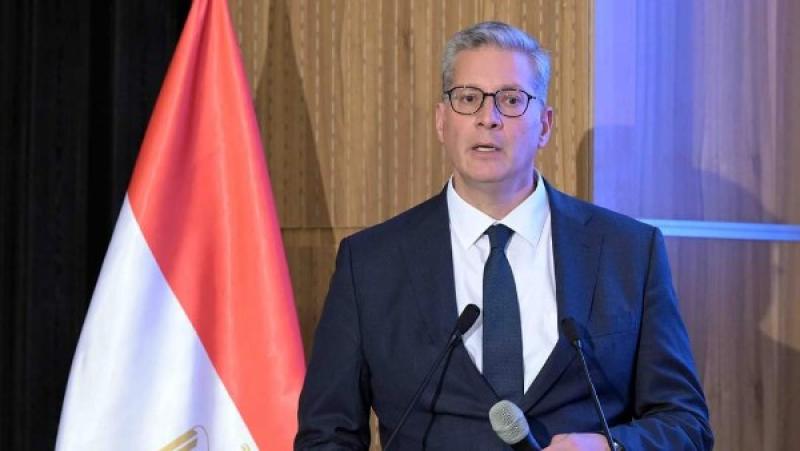 البترول: سفن التغييز الـ 3 تجنبنا حدوث أزمة كهرباء في الصيف