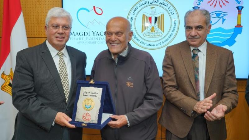وزير التعليم العالي يشهد توقيع اتفاق تعاون بين جامعة أسوان ومركز أسوان للقلب