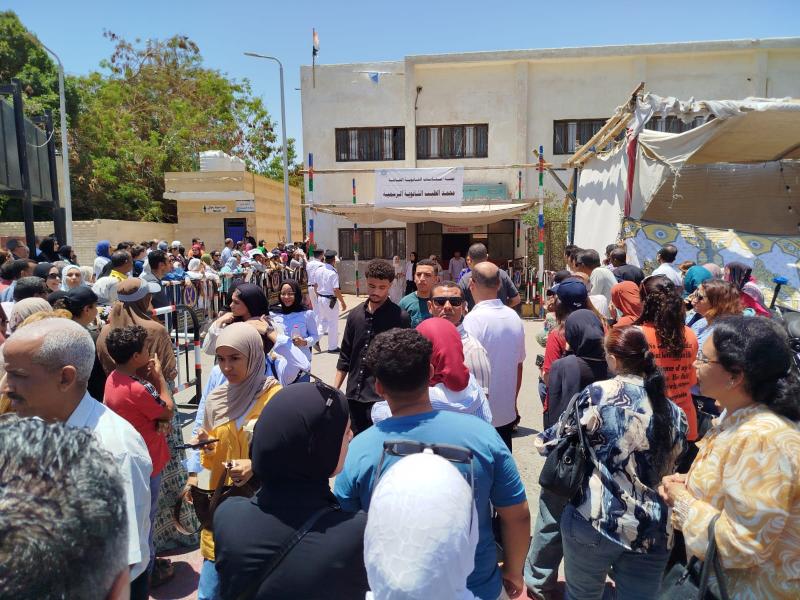 شكاوى بين طلاب الثانوية العامة عقب امتحان اللغة العربية بالبحر الأحمر: لم يكن في مستوى الطالب المتوسط