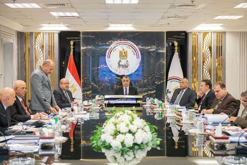 وزير الإنتاج الحربي يترأس اجتماعات لجنة تقييم واختيار القيادات العليا