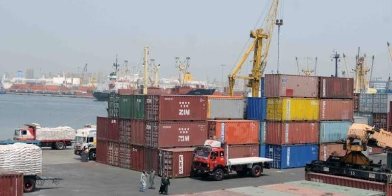 تداول 14 ألف طن بضائع و878 شاحنة في موانئ البحر الأحمر