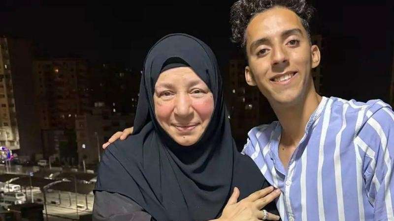 ابن شقيق عبلة كامل يحذف صورها بعد تصدرهما التريند