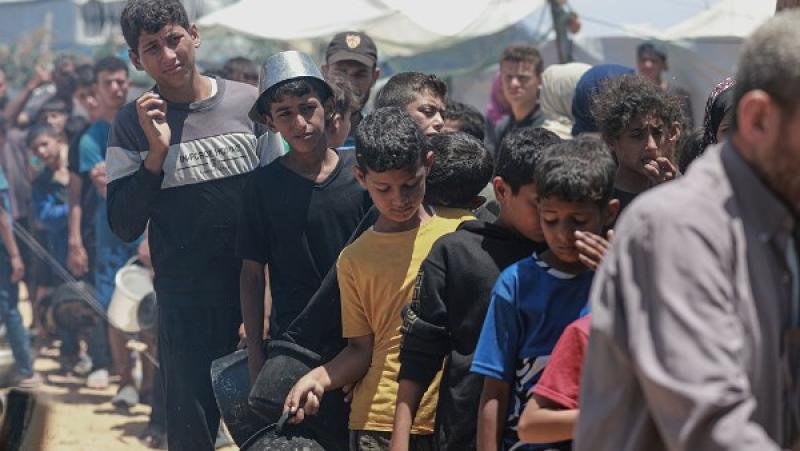 إعلام إسرائيلي: قادة في الجيش أمروا بإطلاق النار نحو طالبي المساعدات بهدف إبعادهم