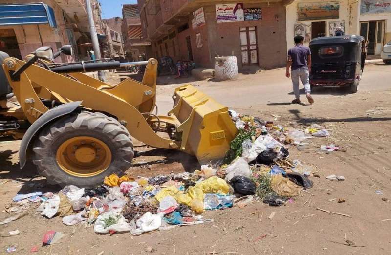 رفع 70 طن قمامة ومخلفات بقرى مركز سوهاج