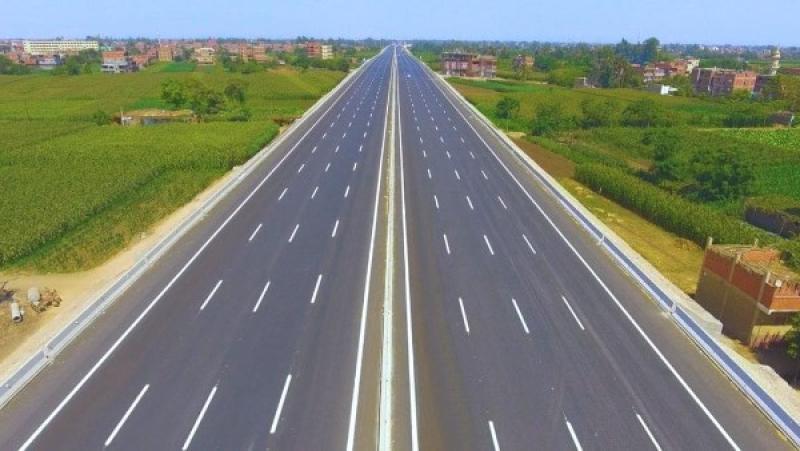 خبير سلامة : الحمولات الزائدة تؤدي لتآكل شبكات الطرق