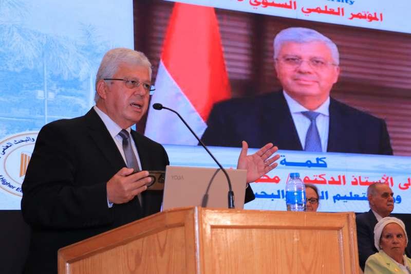 وزير التعليم العالي: نسعى لإعداد أول خريطة بحثية شاملة للدولة