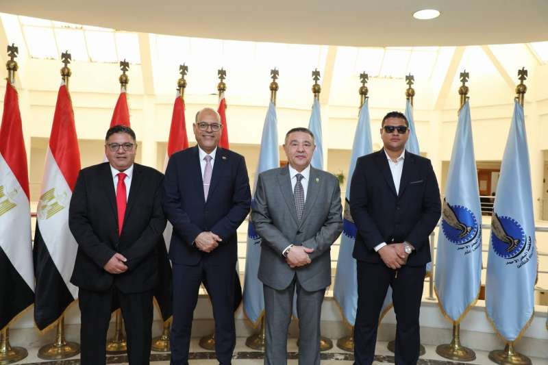 تسليم 221 عقد عمل للشباب خلال ملتقى توظيف بالبحر الأحمر