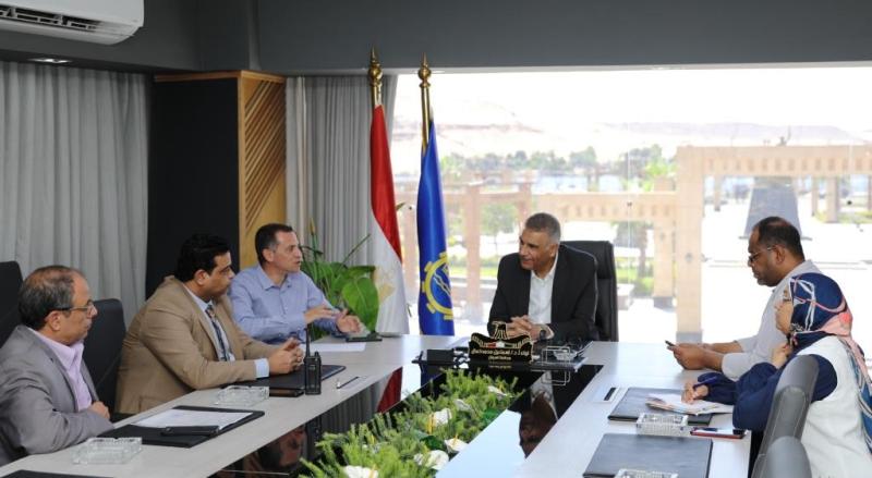 محافظ أسوان يعلن جاهزية المنظومة الطبية لتشغيل التأمين الصحي الشامل.. غدا