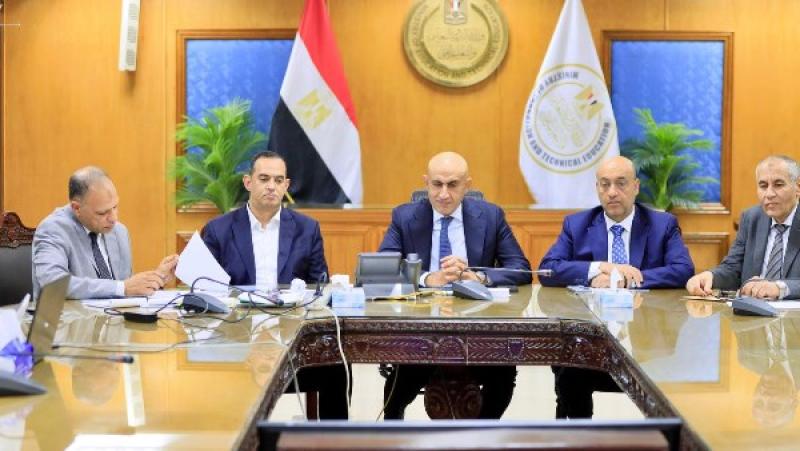 وزير التعليم يتابع امتحانات الثانوية العامة بالكاميرات من غرفة العمليات