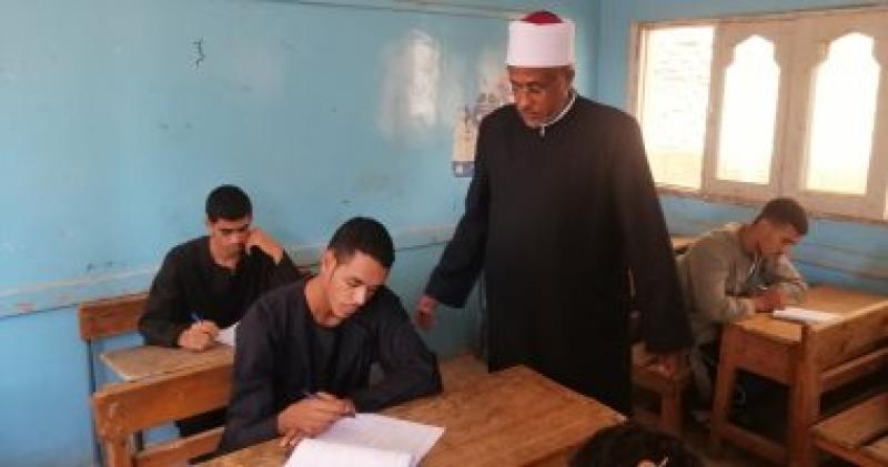 طلاب الأدبى بالثانوية الأزهرية يؤدون امتحان الأدب والنصوص والمطالعة اليوم