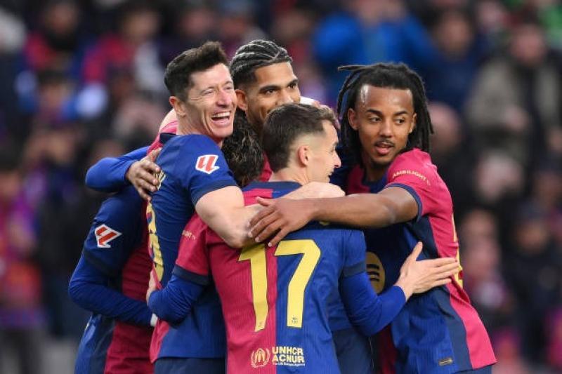 مهاجم برشلونة على رادار الدوري الإنجليزي