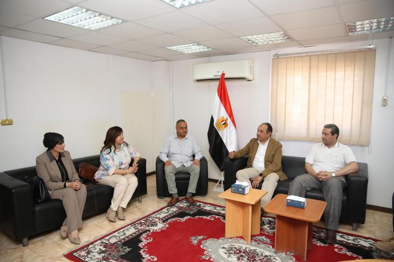 وزير قطاع الأعمال يبدأ زيارة تفقدية لشركة دمياط للغزل والنسيج ويلتقي عددا من نواب البرلمان