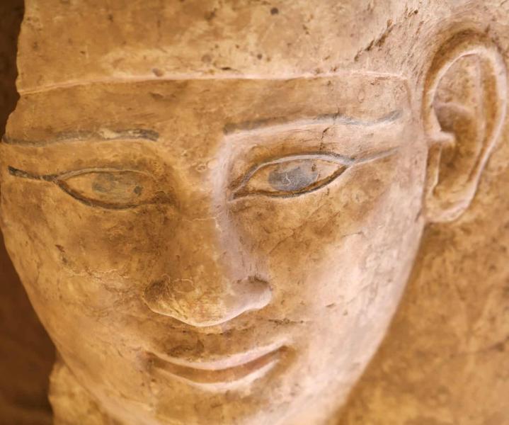 اكتشاف مقابر جديدة من العصرين اليوناني والروماني بنقوش هيروغليفية في ضريح الآغاخان بأسوان