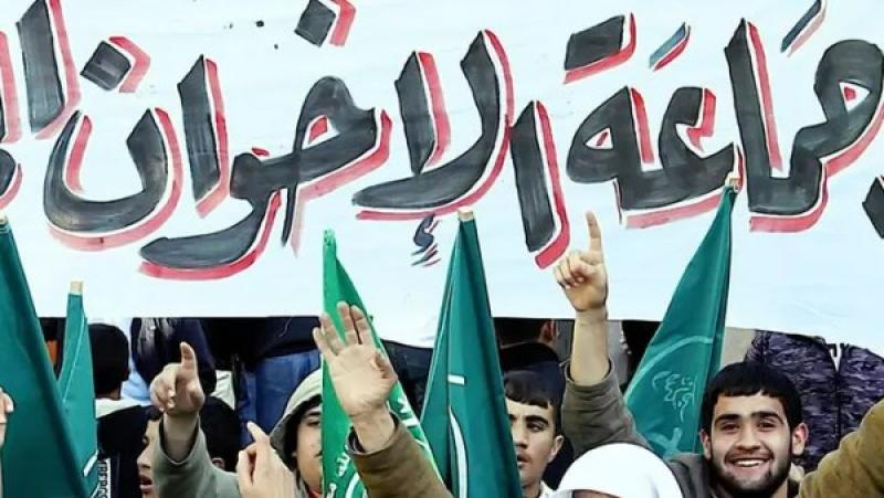 باحث سياسي: جماعة الإخوان كانت تحمل بذور فنائها من داخلها